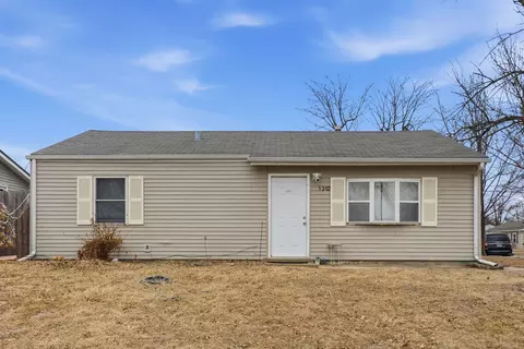 3202 W 67th St, Davenport, IA 52806