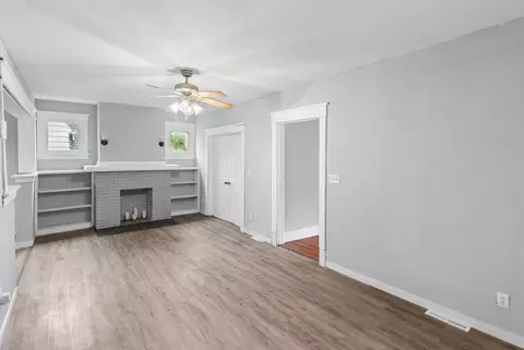 Living - 518 Cedar St, Centralia, IL 62801 photo 3 of 5