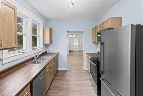 Entry Way - 518 Cedar St, Centralia, IL 62801 photo 3 of 4