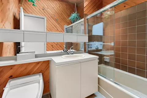 Bath - 4112 Sunset Rd, Matteson, IL 60443 photo 1 of 3