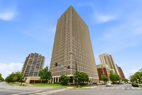 6700 S South Shore Dr #22G, Chicago, IL 60649