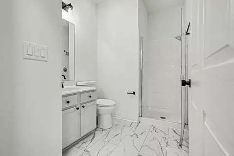 Bath - 21400 W Juniper Ln, Plainfield, IL 60544 photo 1 of 3