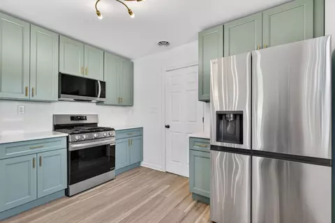 Kitchen - 846 N 5th Ave, Kankakee, IL 60901 photo 4 of 8