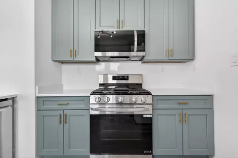 Kitchen - 846 N 5th Ave, Kankakee, IL 60901 photo 7 of 8