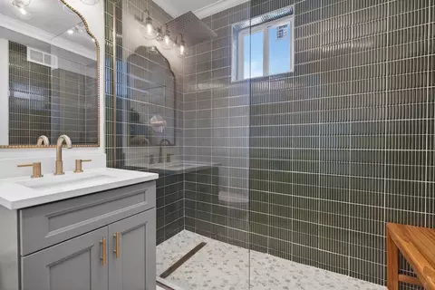 Bath - 846 N 5th Ave, Kankakee, IL 60901 photo 1 of 5