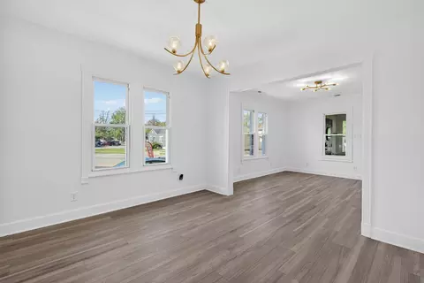 Living - 846 N 5th Ave, Kankakee, IL 60901 photo 4 of 4