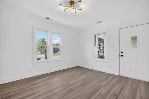 Living - 846 N 5th Ave, Kankakee, IL 60901 photo 2 of 4