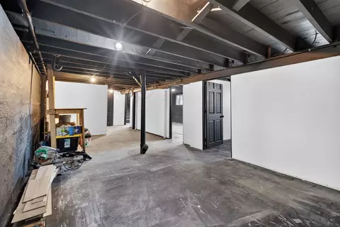 Entry Way - 846 N 5th Ave, Kankakee, IL 60901 photo 2 of 2