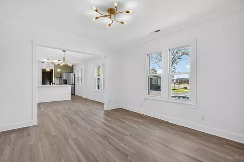 Living - 846 N 5th Ave, Kankakee, IL 60901 photo 1 of 4
