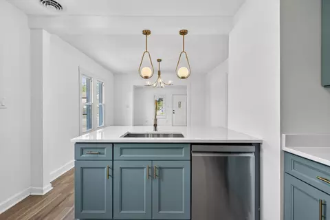 Kitchen - 846 N 5th Ave, Kankakee, IL 60901 photo 6 of 8
