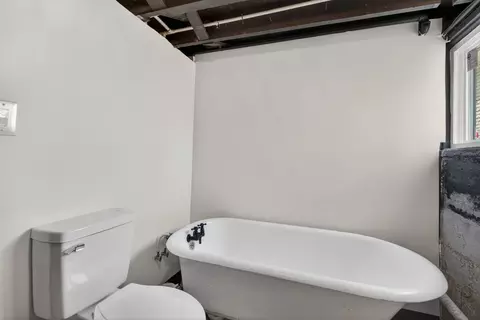 Bath - 846 N 5th Ave, Kankakee, IL 60901 photo 5 of 5