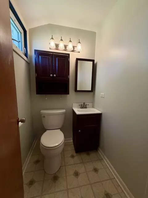 Bath - 4138 Custer Ave, Brookfield, IL 60513 photo 2 of 2