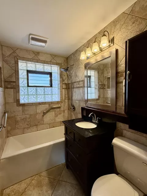Bath - 4138 Custer Ave, Brookfield, IL 60513 photo 1 of 2