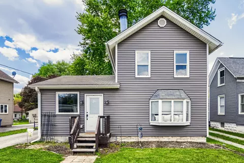 225 N May St, Hinckley, IL 60520