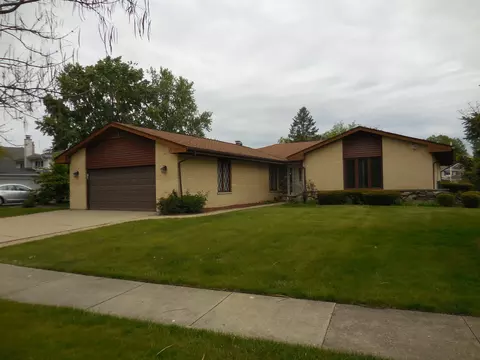 2653 N Bradford Dr, Arlington Heights, IL 60004