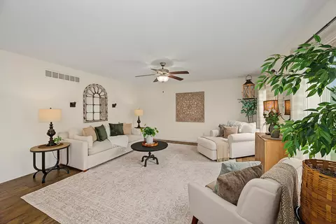 Living - 2914 Conlor Dr, Bloomington, IL 61704 photo 2 of 5