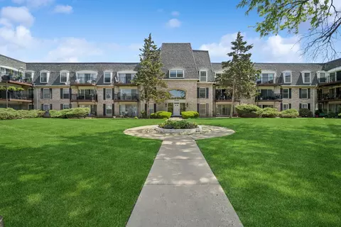 5200 Carriageway Dr #214, Rolling Meadows, IL 60008