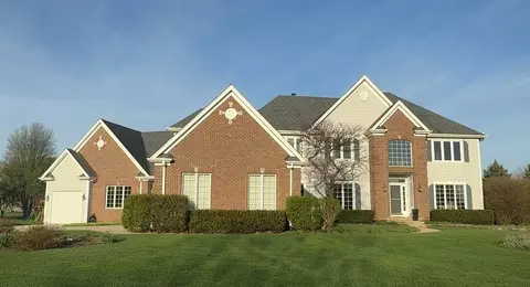 4 N918 West Woods Dr, Saint Charles, IL 60175