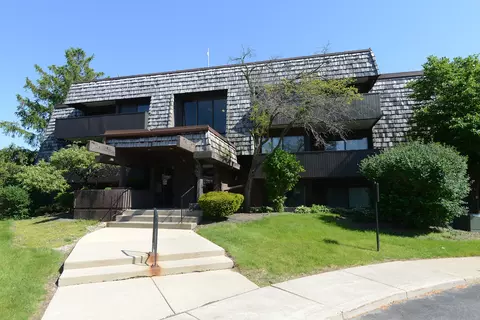 523 Timber Ridge Dr #204, Carol Stream, IL 60188