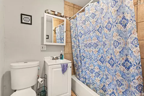 Bath - 32 W 110th Pl, Chicago, IL 60628 photo 1 of 2