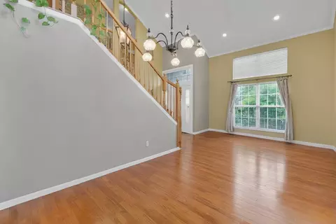 Living - 2324 Tracy Ln, Algonquin, IL 60102 photo 3 of 8