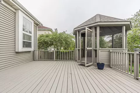 Exterior - 2324 Tracy Ln, Algonquin, IL 60102 photo 6 of 12