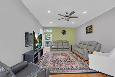 Living - 2324 Tracy Ln, Algonquin, IL 60102 photo 6 of 8
