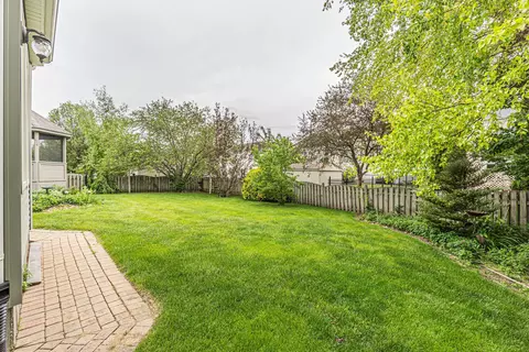 Exterior - 2324 Tracy Ln, Algonquin, IL 60102 photo 2 of 12
