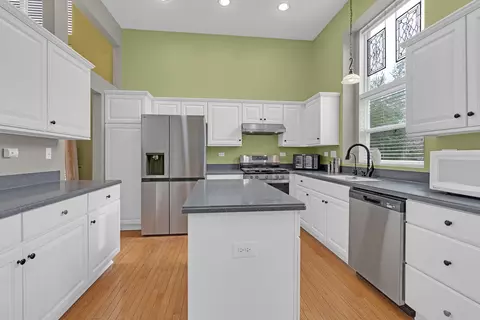 Kitchen - 2324 Tracy Ln, Algonquin, IL 60102 photo 2 of 2