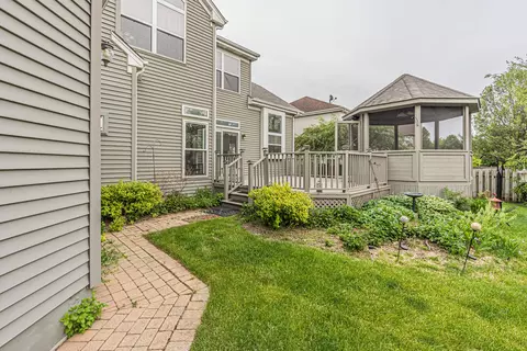 Exterior - 2324 Tracy Ln, Algonquin, IL 60102 photo 9 of 12