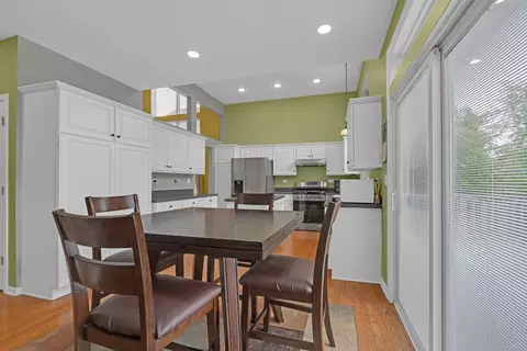 Dining - 2324 Tracy Ln, Algonquin, IL 60102 photo 2 of 2
