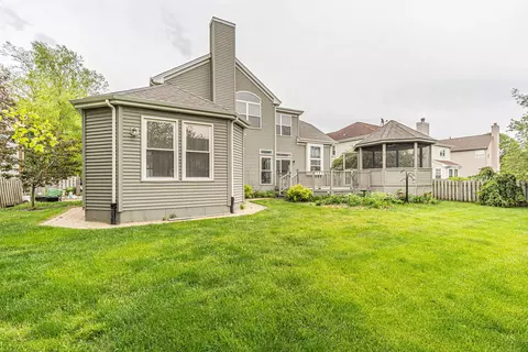 Exterior - 2324 Tracy Ln, Algonquin, IL 60102 photo 3 of 12