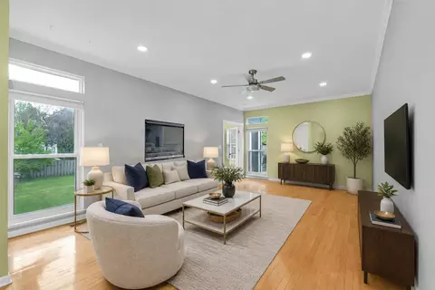 Living - 2324 Tracy Ln, Algonquin, IL 60102 photo 5 of 8