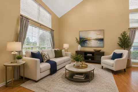 Living - 2324 Tracy Ln, Algonquin, IL 60102 photo 2 of 8
