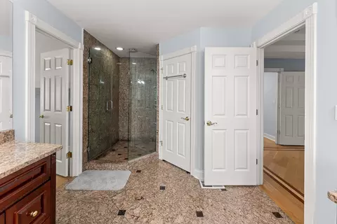 Bath - 281 N Forest Dr, Addison, IL 60101 photo 8 of 9
