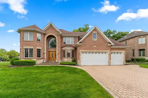 281 N Forest Dr, Addison, IL 60101