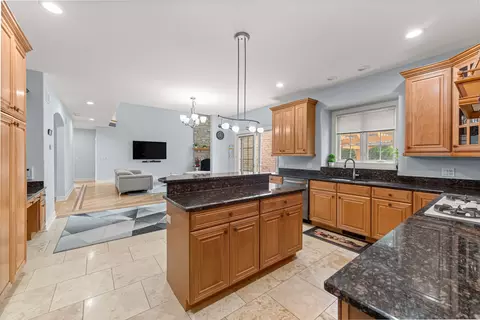 Kitchen - 281 N Forest Dr, Addison, IL 60101 photo 3 of 4