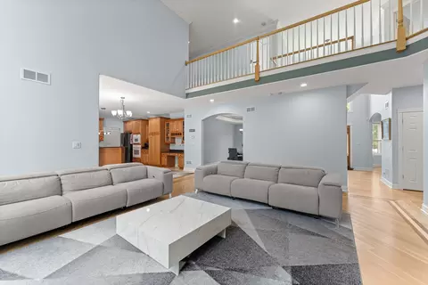 Living - 281 N Forest Dr, Addison, IL 60101 photo 5 of 6