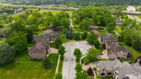 View/Area - 281 N Forest Dr, Addison, IL 60101 photo 4 of 6