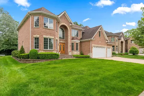 Exterior - 281 N Forest Dr, Addison, IL 60101 photo 2 of 7