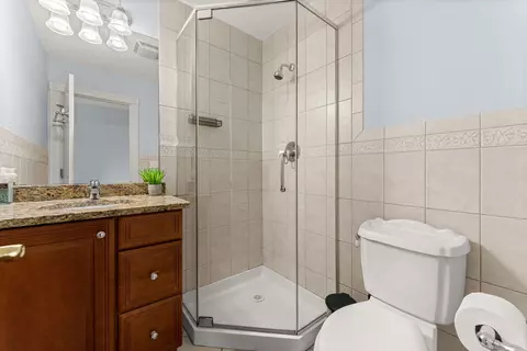 Bath - 281 N Forest Dr, Addison, IL 60101 photo 1 of 9