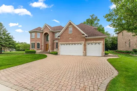 Exterior - 281 N Forest Dr, Addison, IL 60101 photo 4 of 7