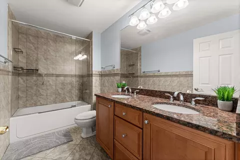Bath - 281 N Forest Dr, Addison, IL 60101 photo 2 of 9