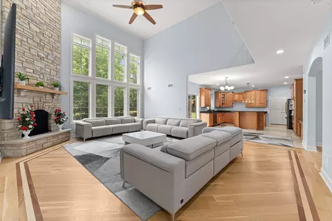 Living - 281 N Forest Dr, Addison, IL 60101 photo 3 of 6