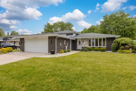 9 S215 Florence Ave, Downers Grove, IL 60516