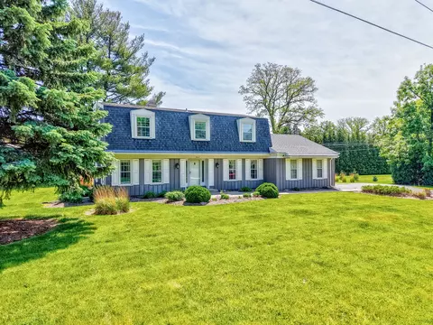 11 Oaklane Dr, Ottawa, IL 61350