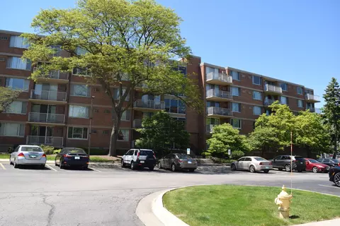 2222 S Stewart Ave #1H, Lombard, IL 60148