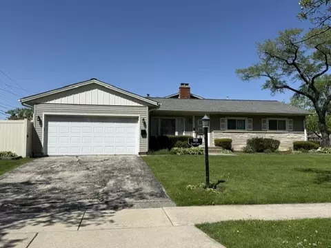 818 Leahy Cir, Des Plaines, IL 60016