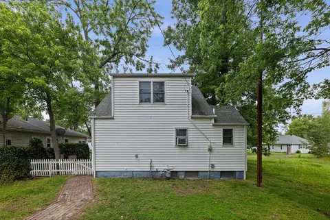Exterior - 407 S Davis Ave, Centralia, IL 62801 photo 3 of 5