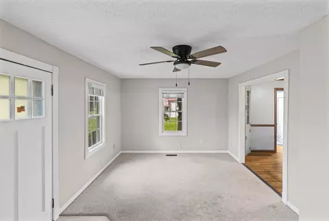 Living - 407 S Davis Ave, Centralia, IL 62801 photo 6 of 6